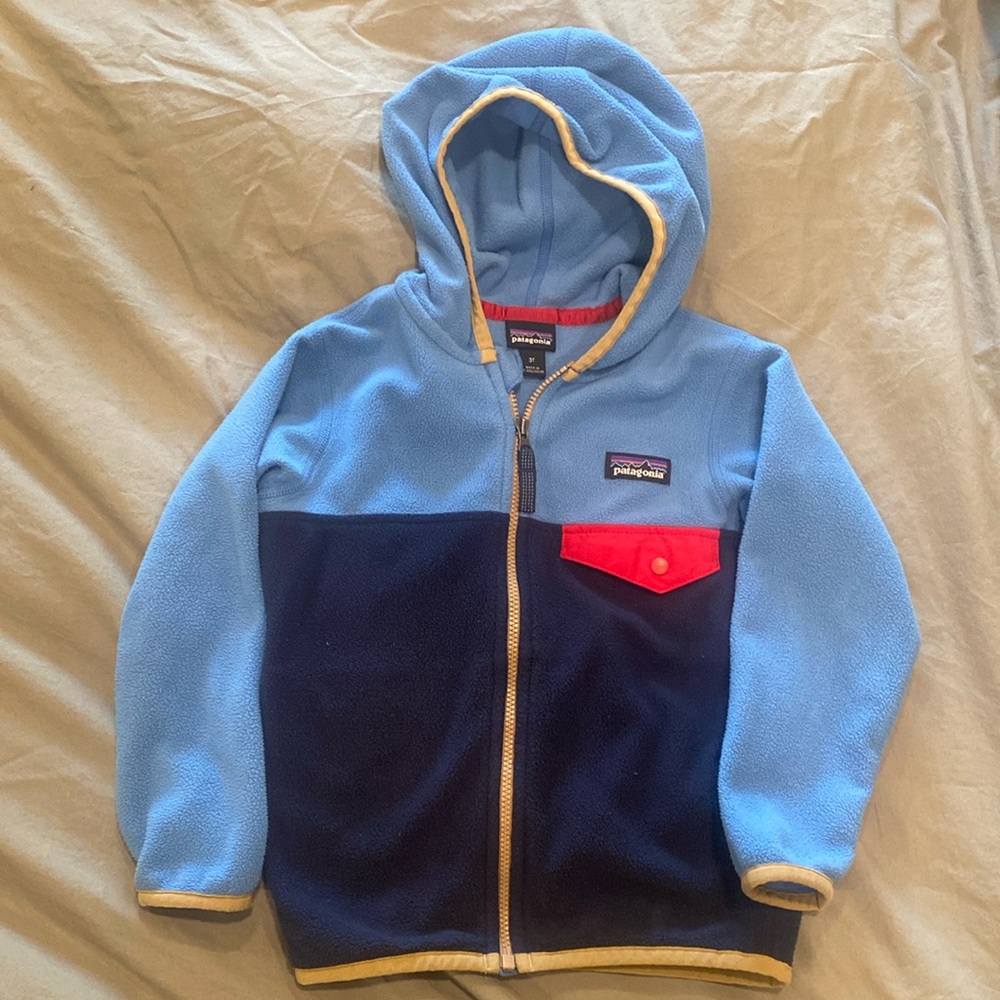 Patagonia Kids Light Blue & Navy Fleece Jacket with Red Pocket